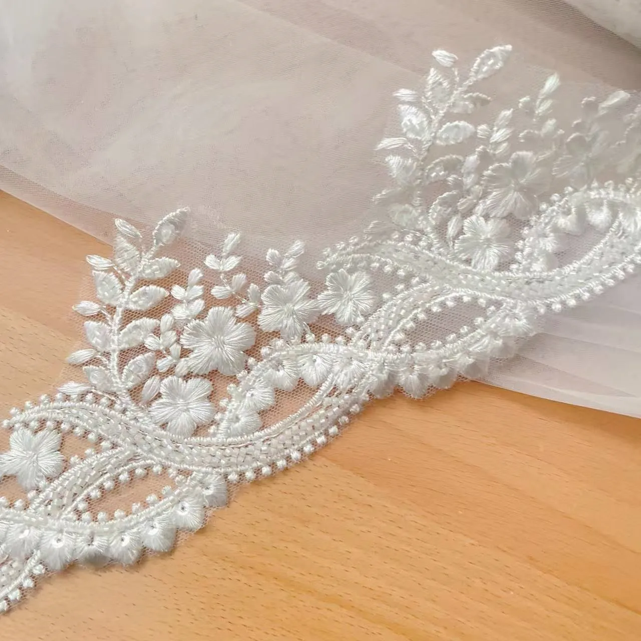Hochwertiger Perlen-Spitzenbes – Beaded Trim Fringe Bewertung und Preis
